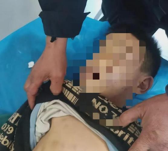 儿童遭父亲殴打致死,小孩被父亲暴打